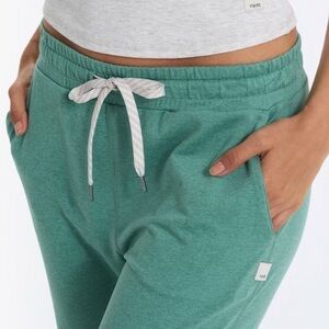 Vuori Women’s Performance Jogger Celadon Green Size Small